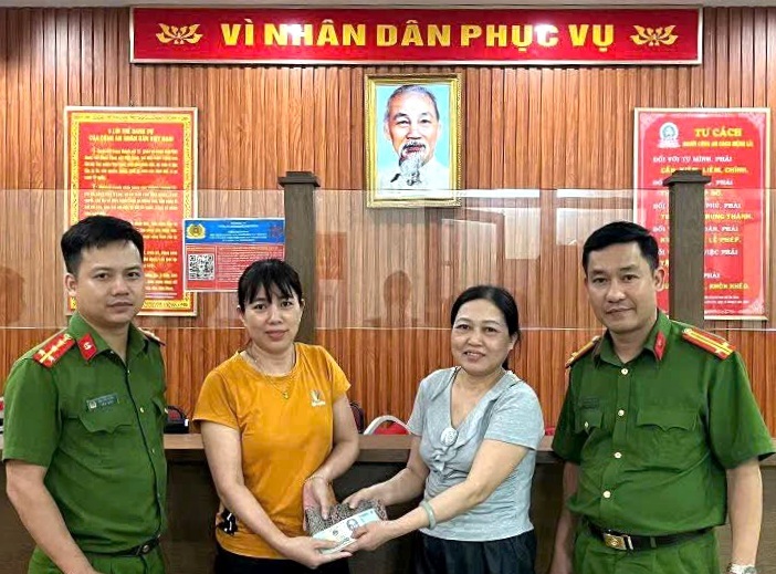 Công an phường Lê Chân giúp người dân tìm lại 23 triệu đồng đánh rơi